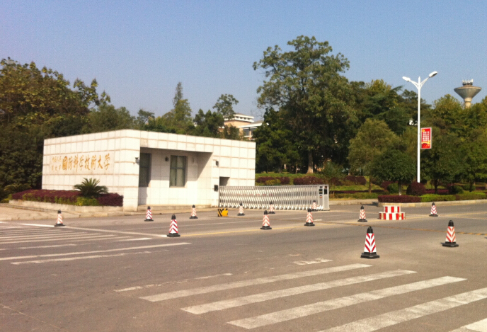 国防科技大学巡逻车